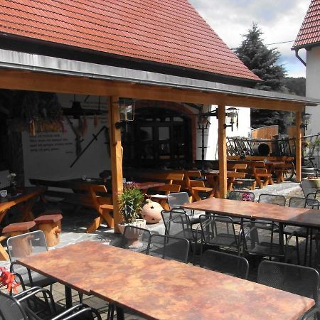 Restaurant & Pension "Bauernhof Zum Silberbergwerk" Limbach-Oberfrohna Екстер'єр фото